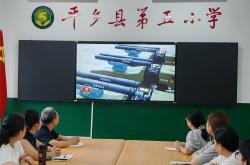 观阅兵盛典 燃爱国之心