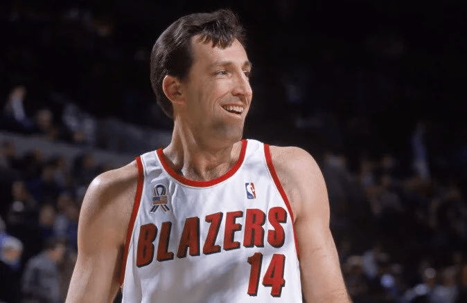 快船被查工资帽违规,什么是工资帽规避?尼克斯曾想用这招挖乔丹