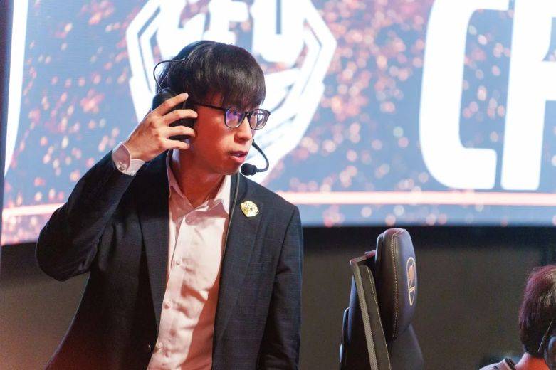 LOL选手转型教练，需要学习哪些东西？