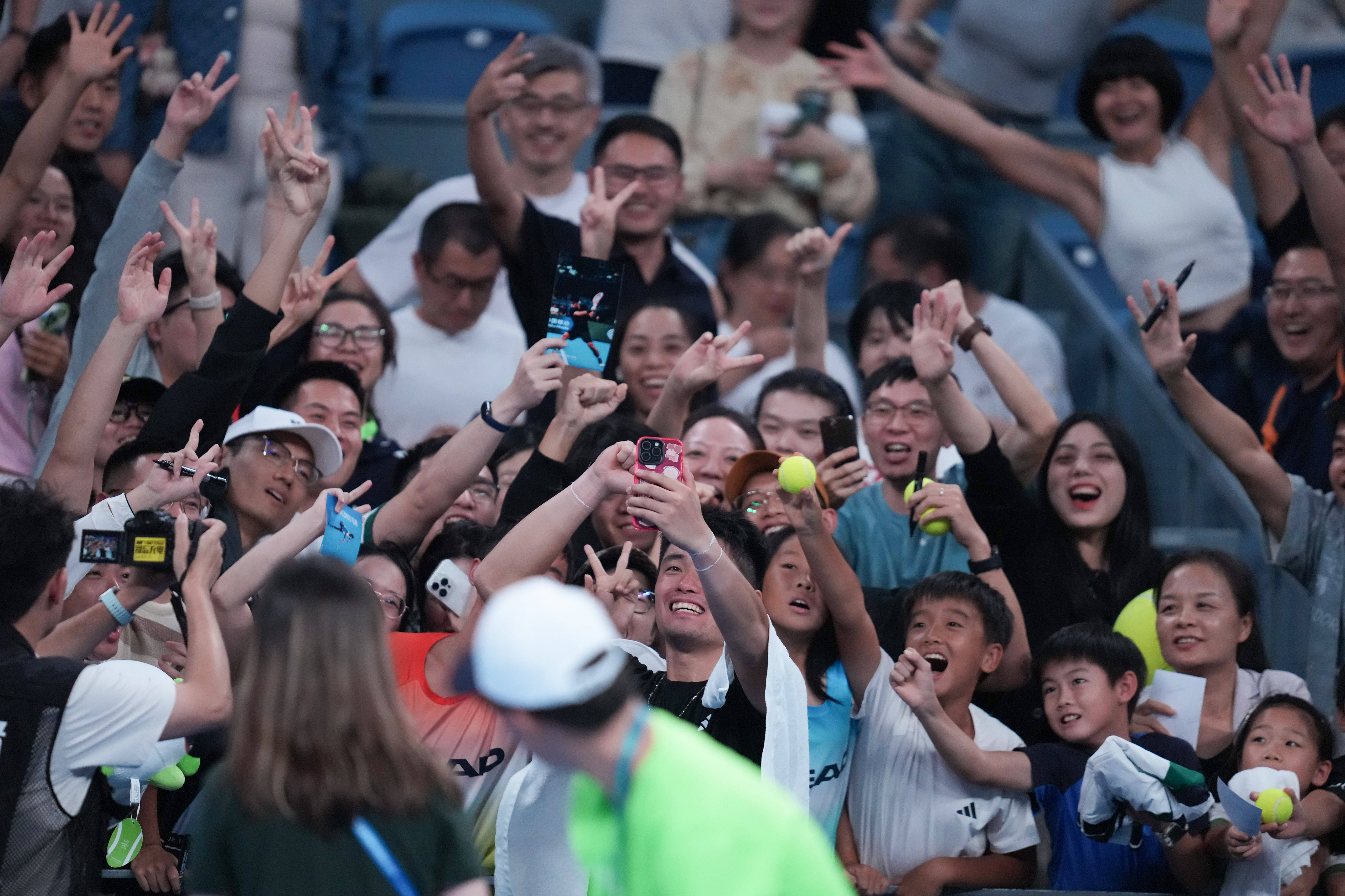 (体育)网球——杭州公开赛:吴易昺晋级四强