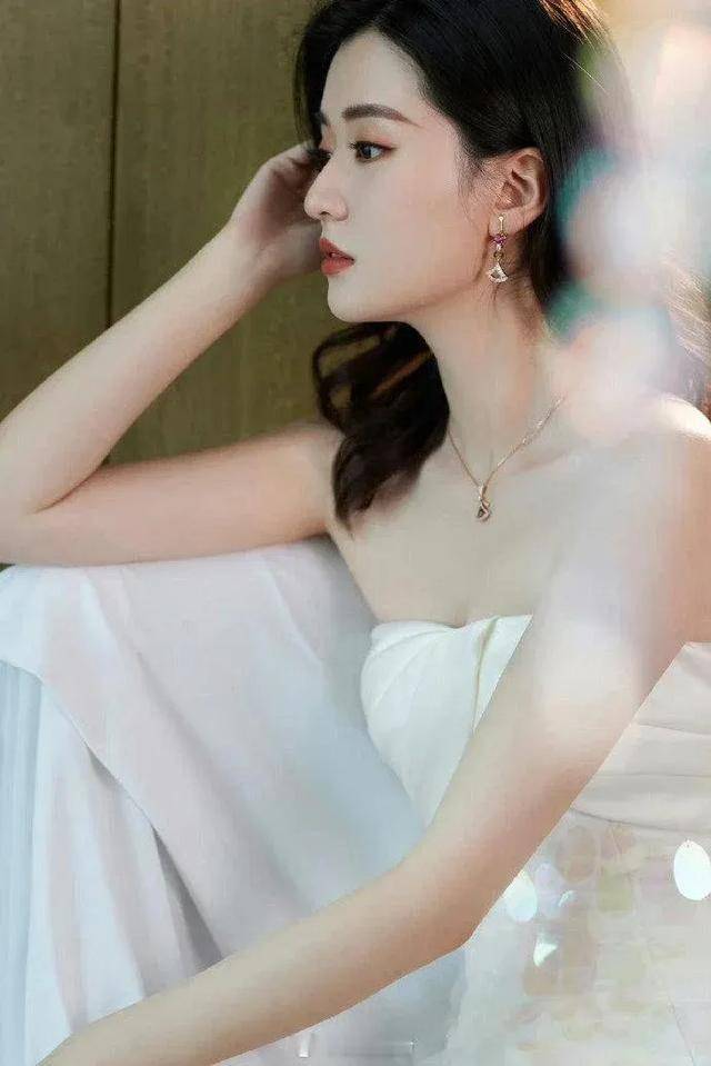 天呐!乔欣这波操作太秀了,500亿豪门?秘密结婚?这是要上天!