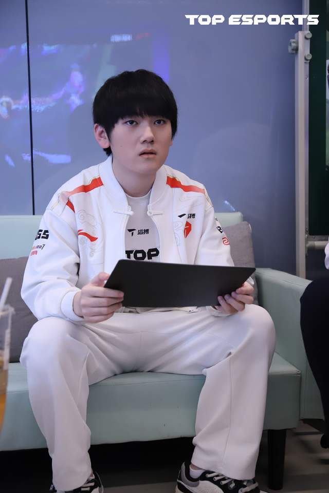 LPL季后赛:TES大战AL,胜者与BLG争夺联赛冠军!