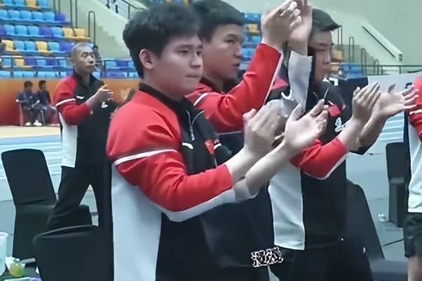 不敢看!亚锦赛国乒苦战25局翻盘日本!背后的荣光与隐忧