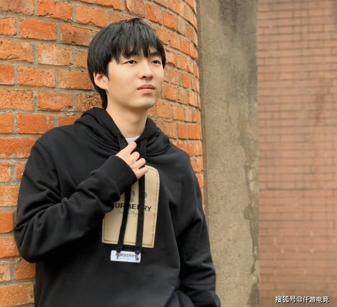 LOL:前LPL解说质疑UZI入选名人堂内幕!Cryin谈BLG世界赛夺冠